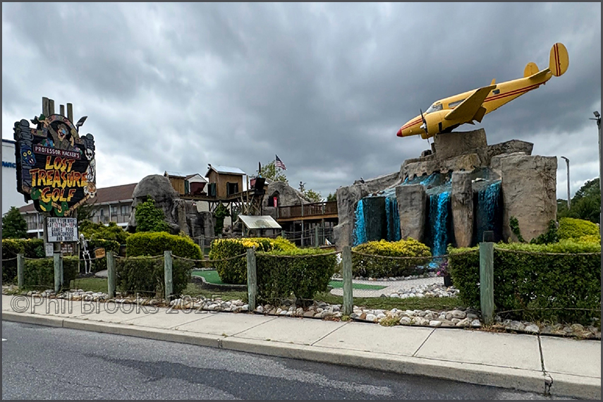 Beech D18S, N490DM (no m/s) @Ocean City,MD 2025